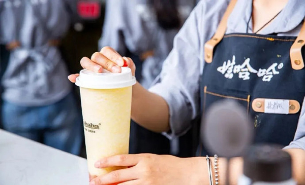 乐鱼APP奶茶加盟电话：打造特色饮品，引领区域创业风潮